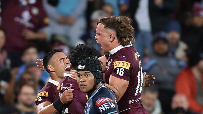 ADELAIDE, AUSTRALIA - MAY 31:  Selwyn Cobbo of the Maroons  celebrates scoring a try with team mates during game one of the 2023 State of Origin series between the Queensland Maroons and New South Wales Blues at Adelaide Oval on May 31, 2023 in Adelaide, Australia. (Photo by Mark Kolbe/Getty Images)