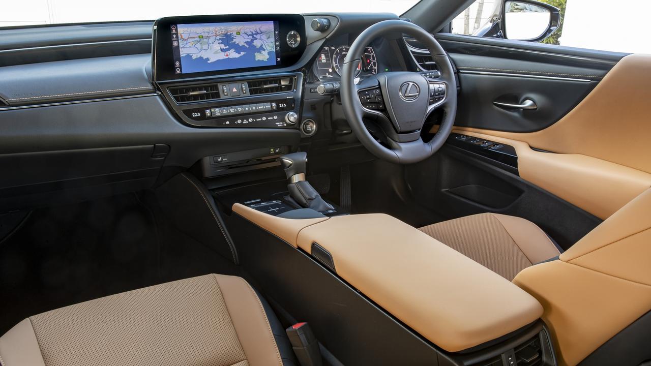 Interior features of the Lexus ES in Luxury specification.