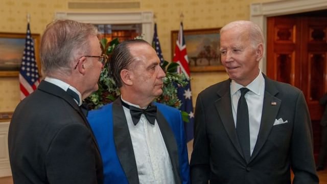 Prime Minister Anthony Albanese (left), with Peter V’landys (middle), and US President Joe Biden (right).