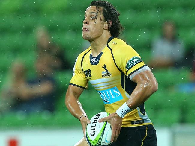 Matt Toomua of the Brumbies passes the ball.