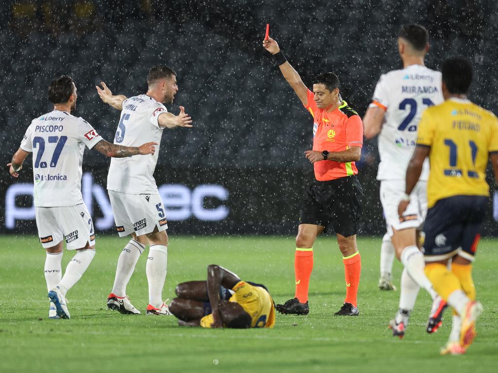 GOSFORD, AUSTRALIA - OCTOBER 18: Referee Alireza Faghani issues a red card that was downgraded to a yellow for Jason Geria of Melbourne Victory following the video review during the round one A-League Men match between Central Coast Mariners and Melbourne Victory at Industree Group Stadium, on October 18, 2024, in Gosford, Australia. (Photo by Scott Gardiner/Getty Images)