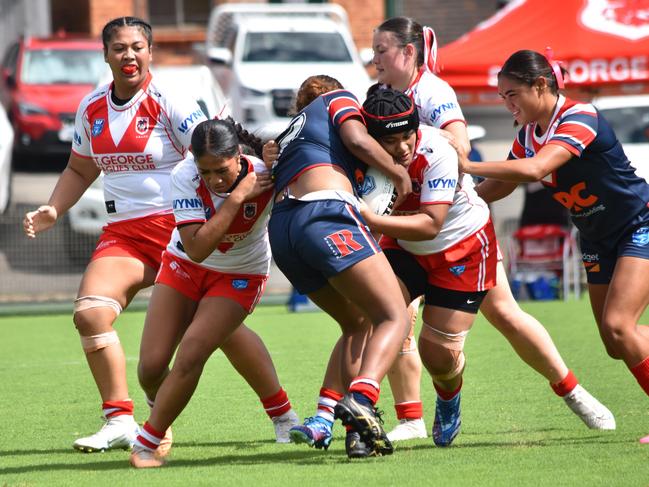 Markenzy Siumaka Vaha (left) and Evangeline Taauso make a tackle on Evie Phillips. Picture: Sean Teuma