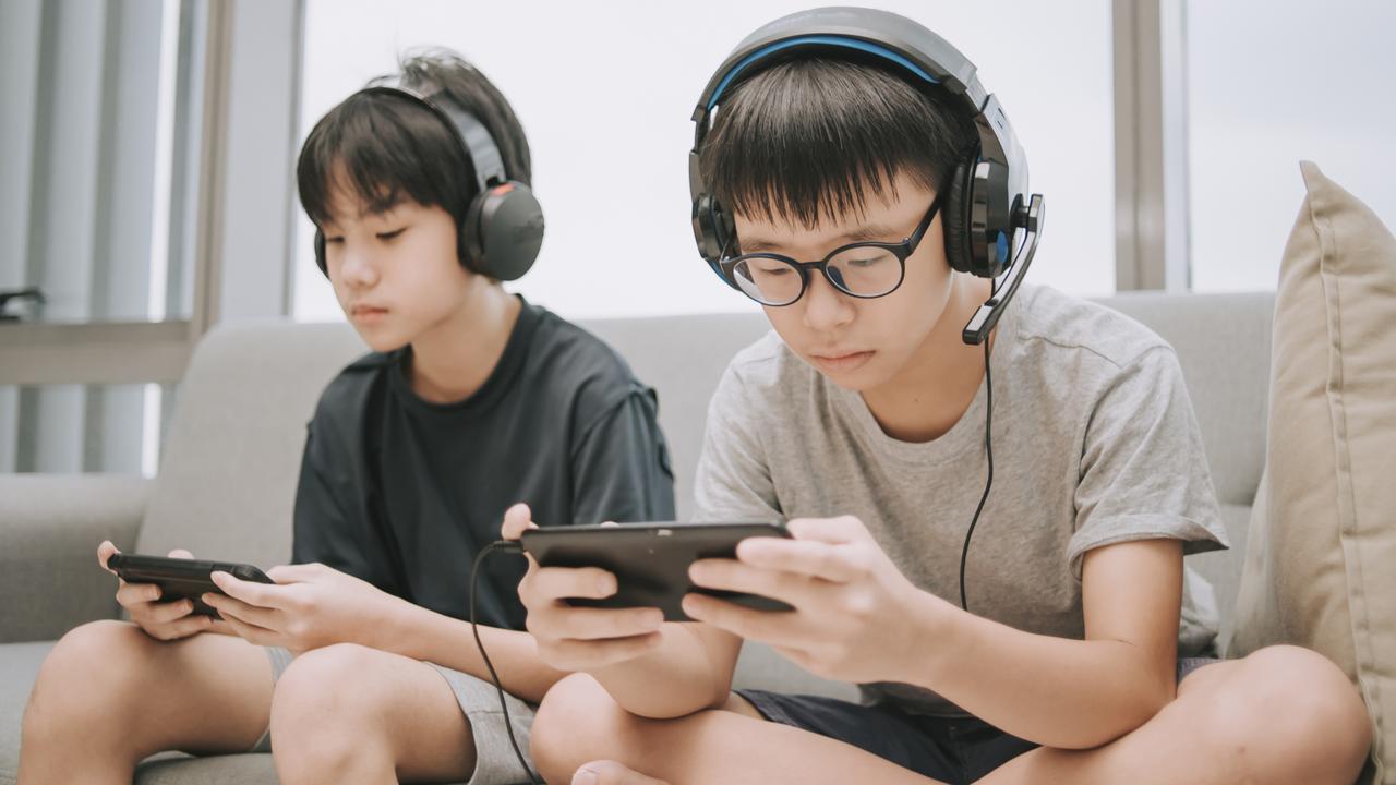 How many hours can Chinese kids play video games?