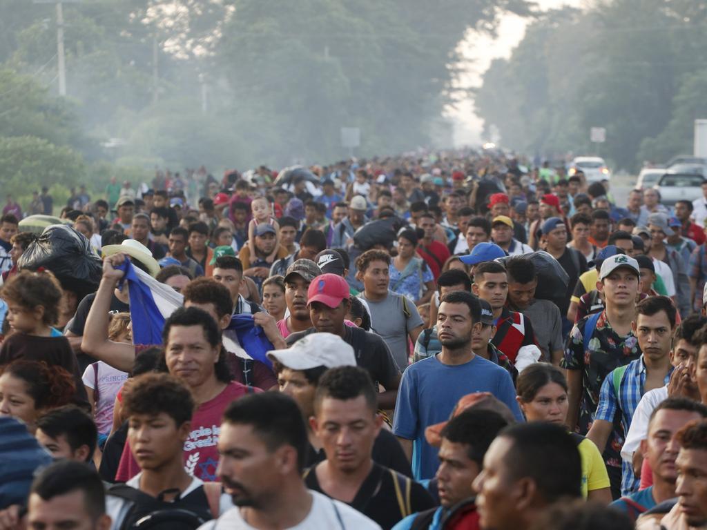 Migrant caravan swells to 5000, resumes march to US | news.com.au ...