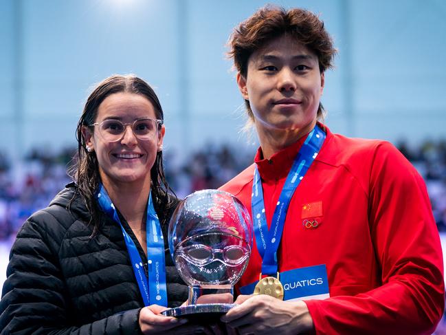 BUDAPEST, HUNGARY - OCTOBER 22: The winners of the overall cup, Haiyang Qin of China and Kaylee Mckeown of Australia at the Swimming World Cup in Budapest, Hungary on October 22, 2023. (Photo by Mine Kasapoglu/Anadolu via Getty Images)