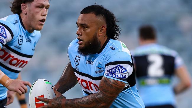 New recruit stars as Sharks shake off Hynes injury scare