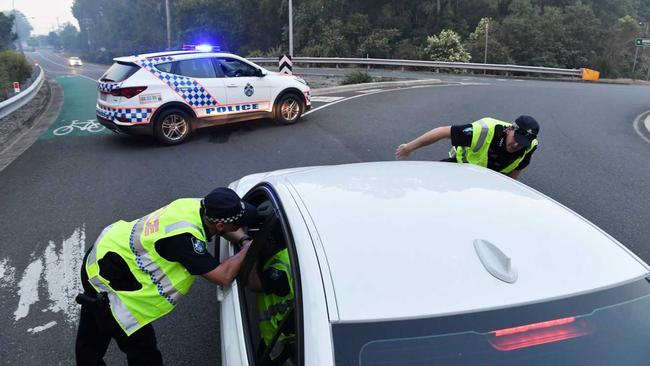 Police evacuate Tewantin township as bushfires approach. Picture: Patrick Woods