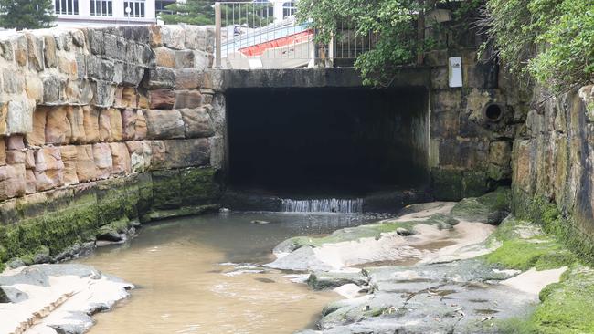 The stormwater pipe at the northen end of Coogee Beach.