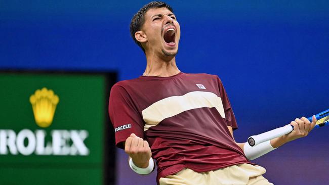 TOPSHOT - Australia's Alexei Popyrin celebrates winning a break point and a game against Serbia's Novak Djokovic during their men's singles third round match on day five of the US Open tennis tournament at the USTA Billie Jean King National Tennis Center in New York City, on August 30, 2024. (Photo by ANGELA WEISS / AFP)