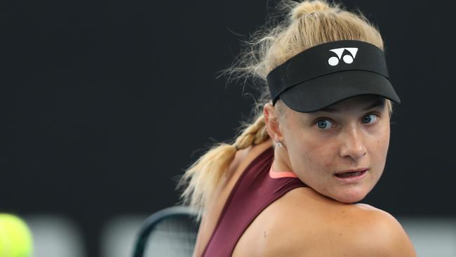 Dayana Yastremska of the Ukraine plays a backhand to Donna Vekic of Croatia during day five of the 2020 Adelaide International at Memorial Drive on January 16, 2020 in Adelaide, Australia. (Photo by Paul Kane/Getty Images)