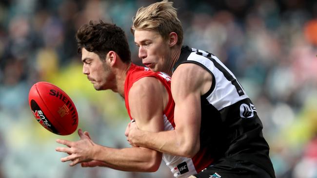 Marshall catches George Hewett holding the ball. Picture: James Elsby (Getty).