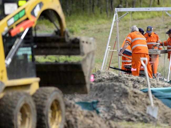 Police and SES crews continue their search for Sharron Phillips at Carole Park.