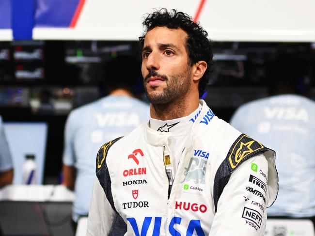 SINGAPORE, SINGAPORE - SEPTEMBER 21: Daniel Ricciardo of Australia and Visa Cash App RB looks on from the pitwall during qualifying ahead of the F1 Grand Prix of Singapore at Marina Bay Street Circuit on September 21, 2024 in Singapore, Singapore. (Photo by Rudy Carezzevoli/Getty Images)