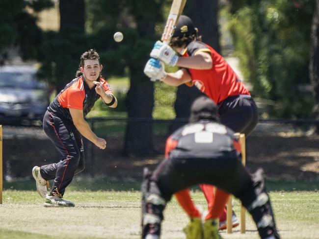 CSB: Daniel Van Hees bowling for Bonbeach. Picture: Valeriu Campan