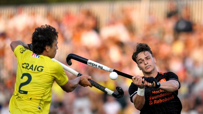 Australia’s Tom Craig competes for the ball with Dutch star Lars Balk. Picture: WORLDSPORTPICS