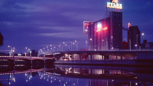 1961: Nylex clock. Picture: Maggie Diaz/Gwendolen De Lacy/Diaz Collection