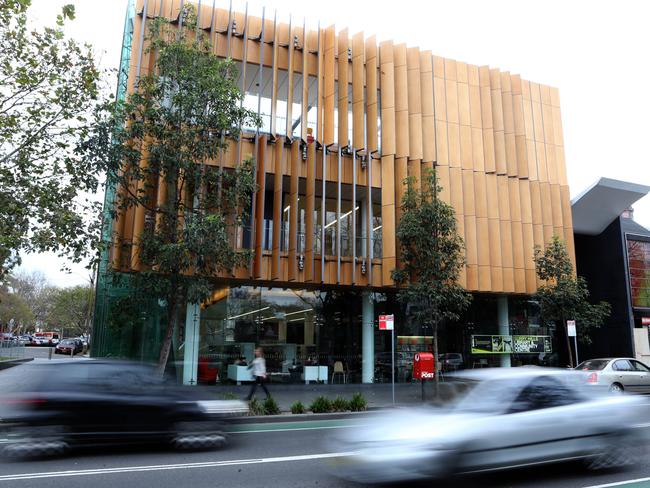 A court battle has been waging over the glass used for the Surry Hills Library and Community Centre since 2014.