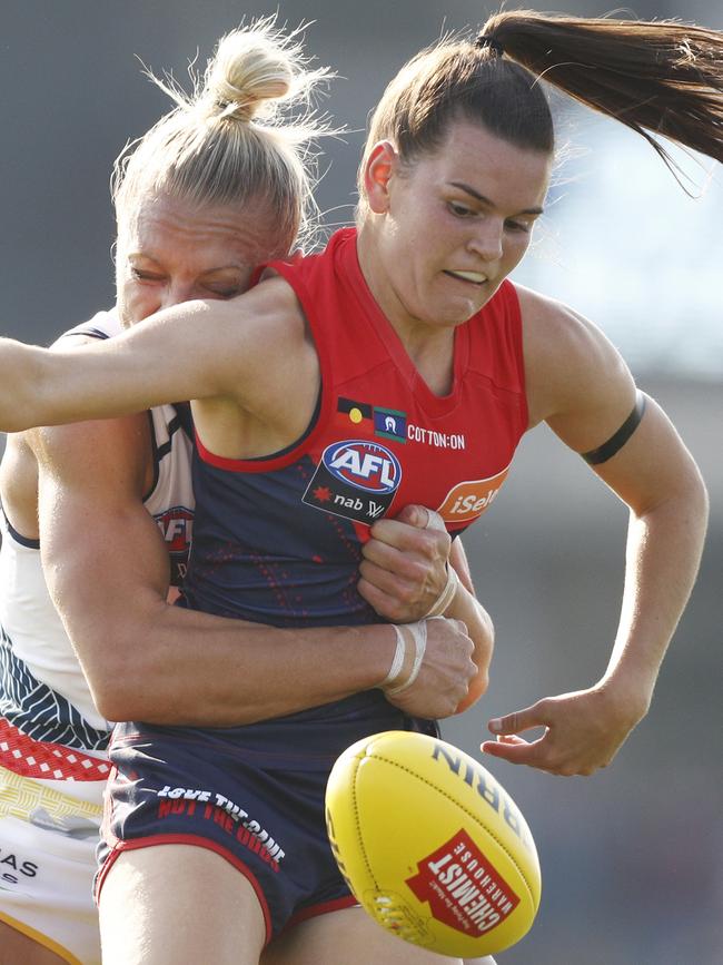 Lily Mithen loses possession under pressure from Erin Phillips. Picture: Daniel Pockett. 