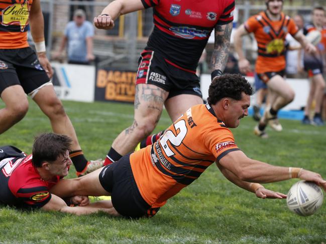 Ragen Gilbert crosses for a try in the qualification final. Picture Warren Gannon Photography