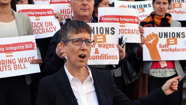 Australian Council of Trade Unions (ACTU) Secretary Sally McManus speaks during a rally at Parliament House in Melbourne, Thursday, September 28, 2017. McManus is set to give evidence at a Senate committee hearing into the Fair Work (Registered Organisations) Amendment (Ensuring Integrity) Bill 2017. (AAP Image/Alex Murray) NO ARCHIVING