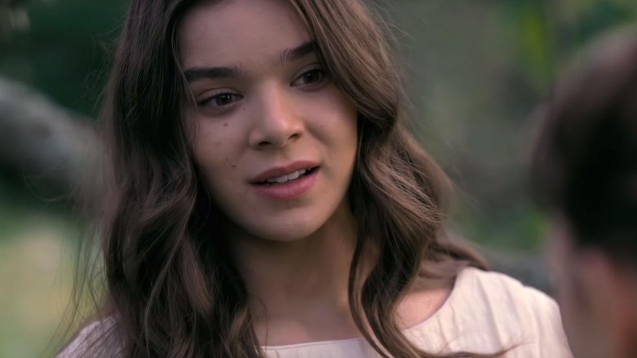 Hailee Steinfeld stars as a young Emily Dickinson