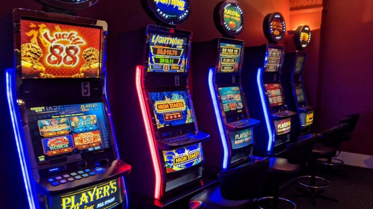 Pokies bonanza as gamblers drop extra cash into machines | Daily Telegraph