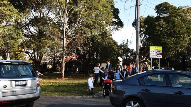 A photo of the pick-up run outside Lane Cove West Public School.