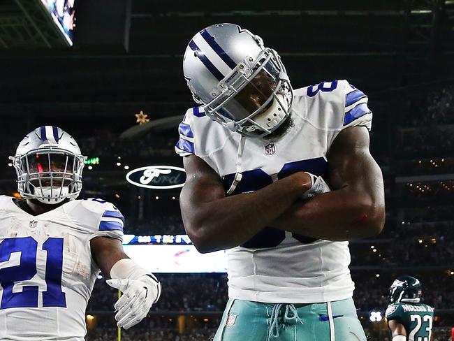 ARLINGTON, TX - OCTOBER 30: Dez Bryant #88 of the Dallas Cowboys celebrates after scoring a touchdown in the fourth quarter during a game between the Dallas Cowboys and the Philadelphia Eagles at AT&T Stadium on October 30, 2016 in Arlington, Texas. Tom Pennington/Getty Images/AFP == FOR NEWSPAPERS, INTERNET, TELCOS & TELEVISION USE ONLY ==