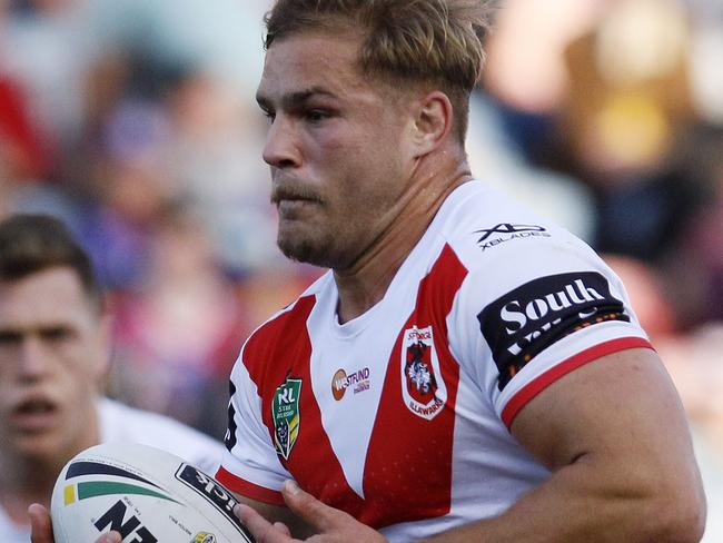 Jack De Belin of the Dragons (right) runs with the ball during the Round 25 NRL match between the Newcastle Knights and the St George-Illawarra Dragons at McDonald Jones Stadium in Newcastle, Saturday, September 1, 2018. (AAP Image/Darren Pateman) NO ARCHIVING, EDITORIAL USE ONLY