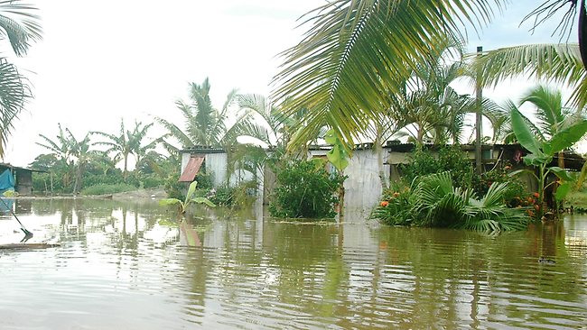 Airlift to rescue flood-hit Aussies from Fiji as cyclone approaches ...