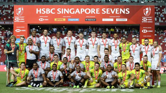 SINGAPORE — APRIL 29: Team Fiji, England and Australia pose for a photo after the 2018 Singapore Sevens Cup Final match at National Stadium on April 29, 2018 in Singapore. (Photo by Suhaimi Abdullah/Getty Images)