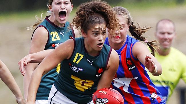 Devils debutant Maisie Edwards, who kicked one of the team’s four goals, looks to hand off the ball before her Oakleigh opponent can lay a tackle. Picture: Zak Simmonds