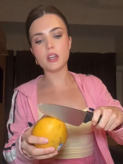 Molly said she eats her mango like a banana. Picture: TikTok/@mollyrosewalkerr