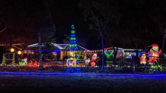 Beck's Christmas Lights, 17 Betty Road Lewiston,