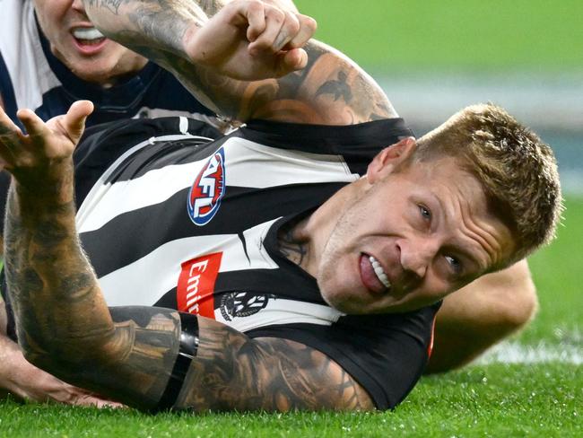 MELBOURNE, AUSTRALIA - MAY 03: Jordan De Goey of the Magpies handballs whilst being tackled by Zach Guthrie of the Cats during the round eight AFL match between Collingwood Magpies and Geelong Cats at Melbourne Cricket Ground, on May 03, 2025, in Melbourne, Australia. (Photo by Quinn Rooney/Getty Images)