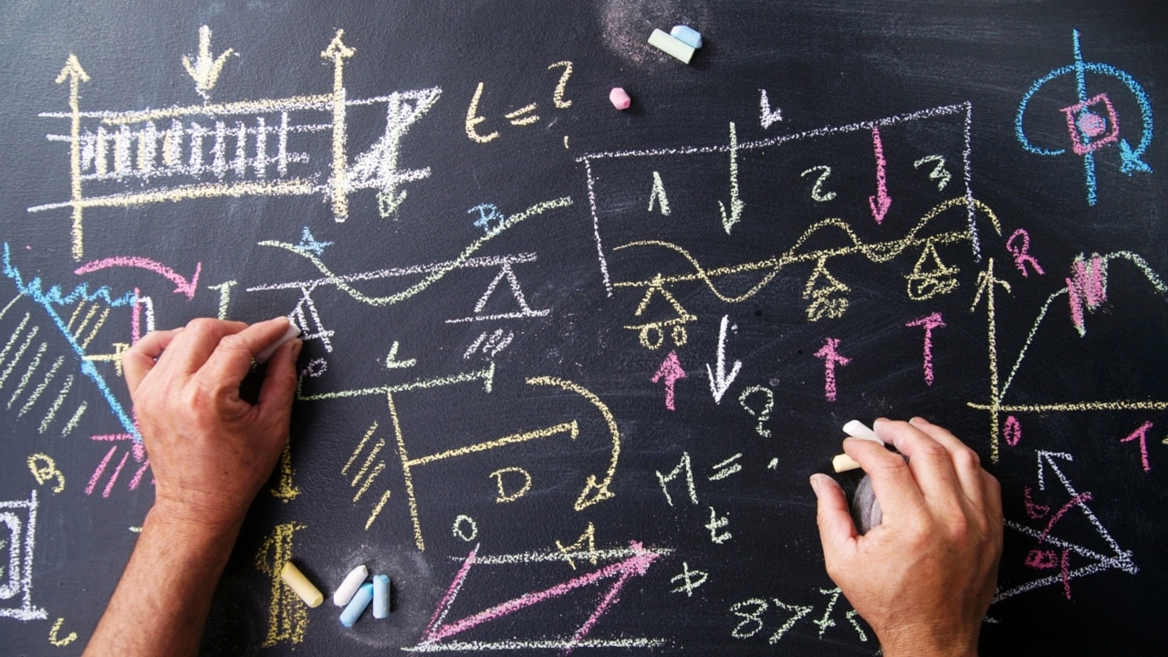 Government pushes for specialist maths and science teachers in high schools