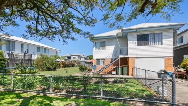 A crowd of 60 gathered to see the auction for 38 Harding St, Hendra.