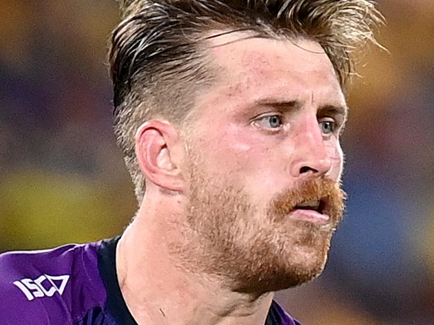 BRISBANE, AUSTRALIA - OCTOBER 03: Cameron Munster of the Storm passes the ball during the NRL Qualifying Final match between the Melbourne Storm and the Parramatta Eels at Suncorp Stadium on October 03, 2020 in Brisbane, Australia. (Photo by Bradley Kanaris/Getty Images)