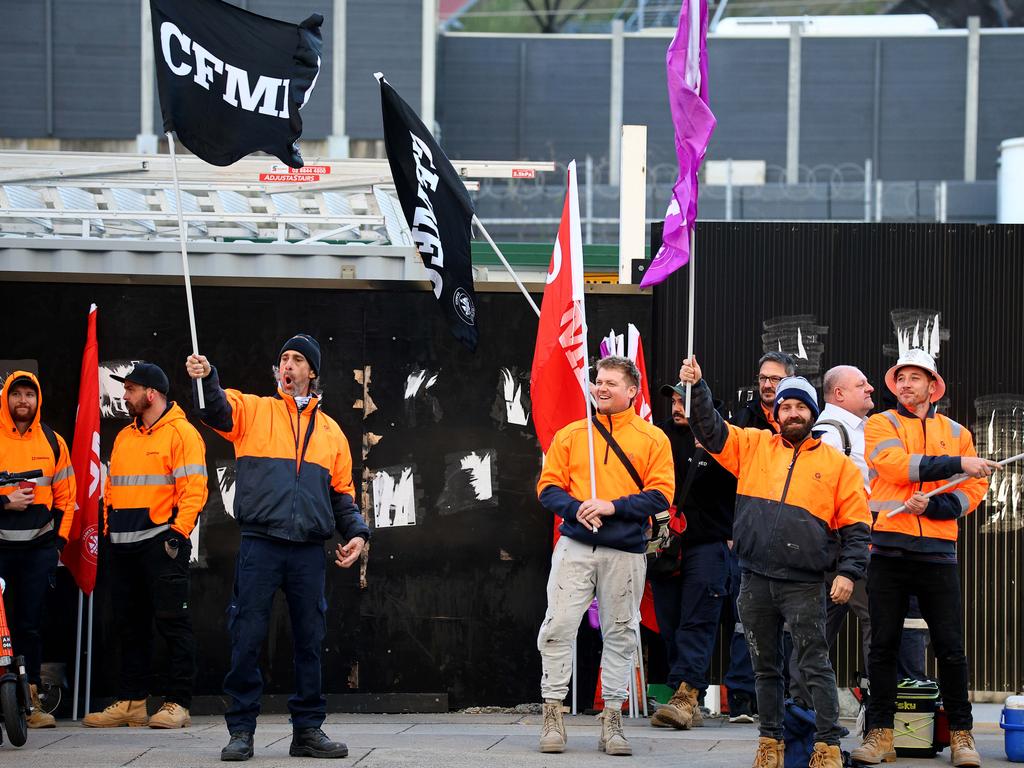 CFMEU members pictured protesting Cross River Rail workers from entering the Roma Street station worksite. Brisbane Tuesday 16th July 2024 Picture David Clark