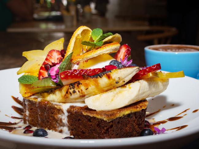                         <span id="U61415867188630" style="font-weight:bold;font-style:normal;">WORK OF ART:</span> Tropical French Toast with banana bread, seasonal fruits and edible flowers at Caffiend cafe in Cairns.