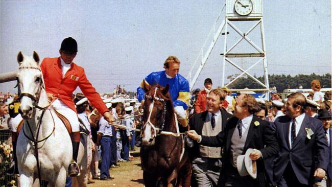 1982 Melbourne Cup winner Gurner's Lane ridden by Mick Dittman returns to scale