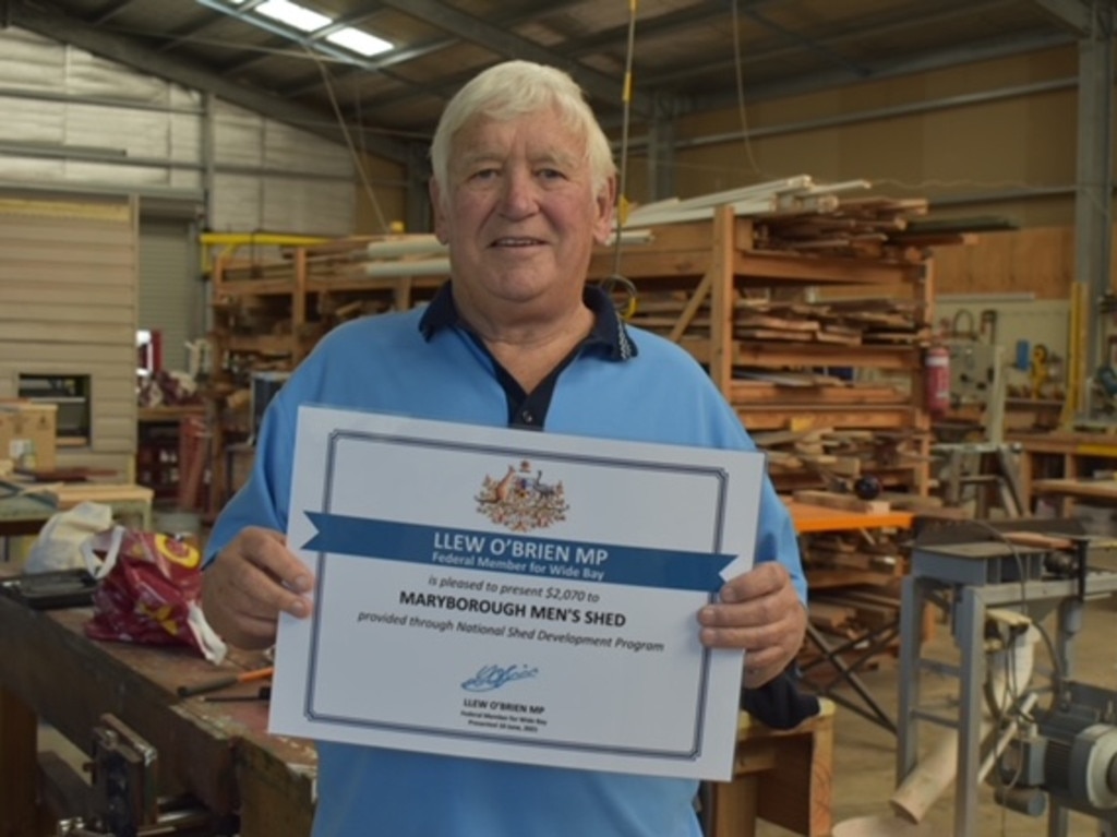 Maryborough Men's Shed President Gary Conyers with a $2070 grant from MP Llew O'Brien to the Men's Shed for new IT equipment. Photo: Stuart Fast