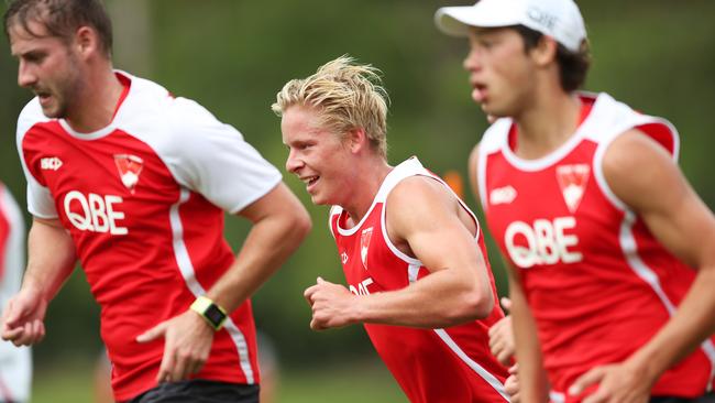 Isaac Heeney hits the track during the Sydney Swans’ first pre-season training session. Picture: Brett Costello