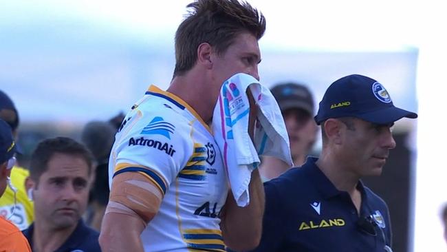 Shaun Lane was forced from the field with a jaw injury and taken to hospital. Picture: Fox League.