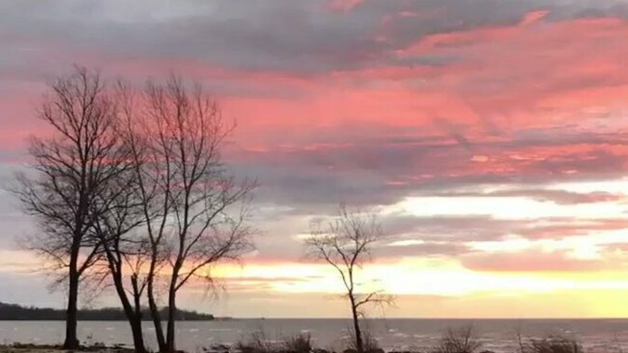 Red Sky Over Lake Erie as Severe Winter Storm Approaches Canada — Australia’s