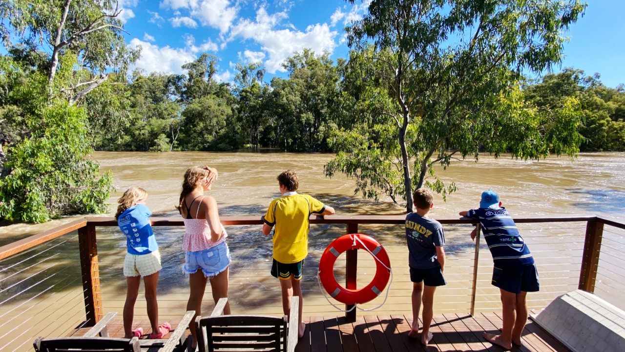 Wild weather continues for south east Queensland 