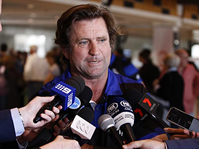 Bulldogs great Steve Mortimer says the club is losing its DNA under coach Des Hasler.