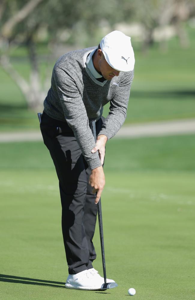 American Golfer Bryson Dechambeau S Bizarrely Modified Putter Outlawed By Usga