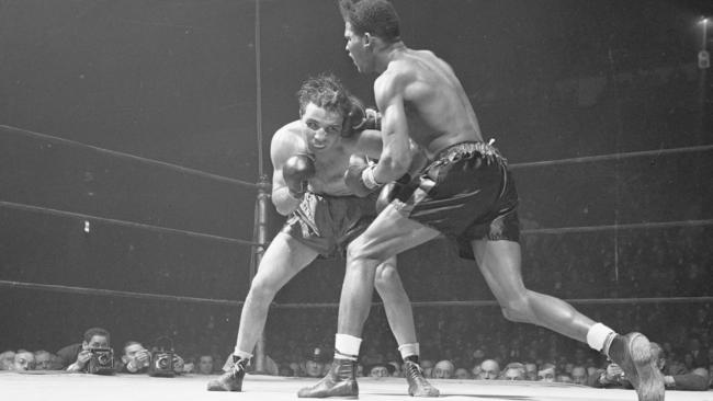 Jake LaMotta (left) fights Ray Robinson for the fourth time at Madison Square Garden in New York on February 23, 1945. Picture: AP