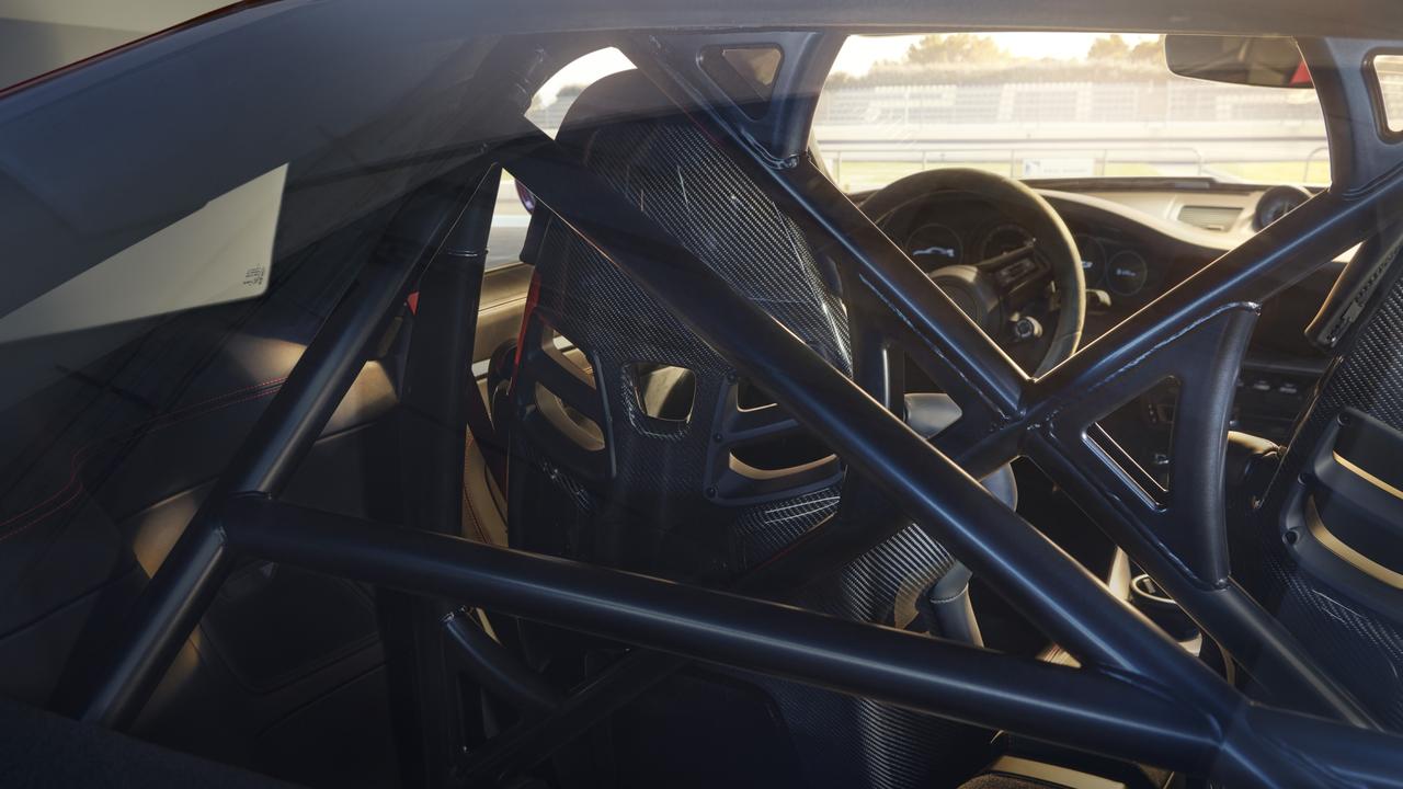 The GT3’s ‘Clubsport’ package brings a roll cage and fire extinguisher.